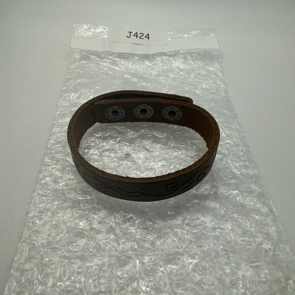 Handcrafted Brown Leather Bracelet With Embossed Floral Design & Snap Closure - Picture 5 of 5